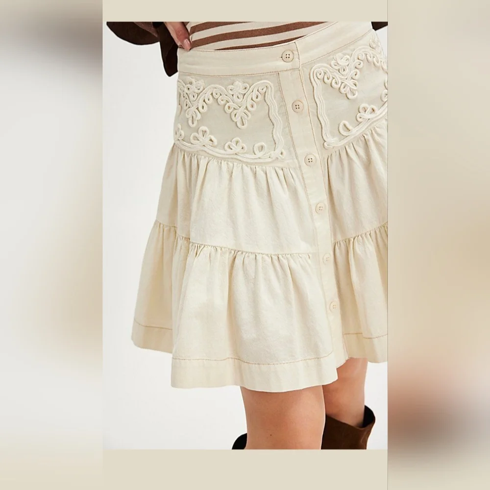 NWOT FREE PEOPLE AUGUST MINI SKIRT SIZE 0 SOLD OUT!! - Picture 2 of 6